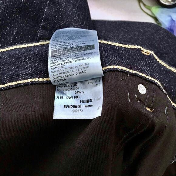 Levi's NWT Dark Wash Shaping Boot Cut Jeans Women 24W Short - Picture 10 of 10